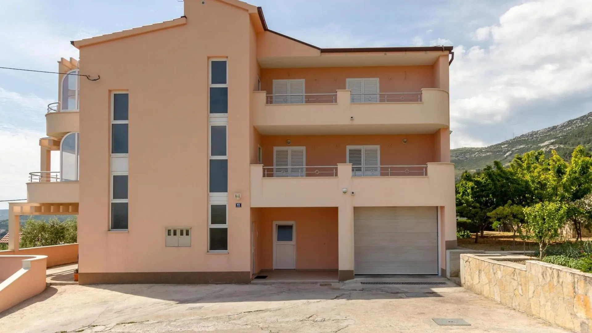 Apartments With A Parking Space Kastel Stari, Kastela - 19740 0*,  Croatia