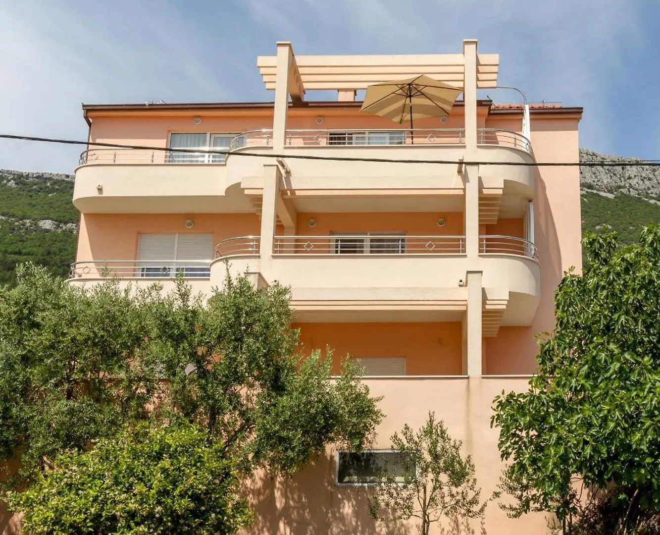 Apartments With A Parking Space Kastel Stari, Kastela - 19740