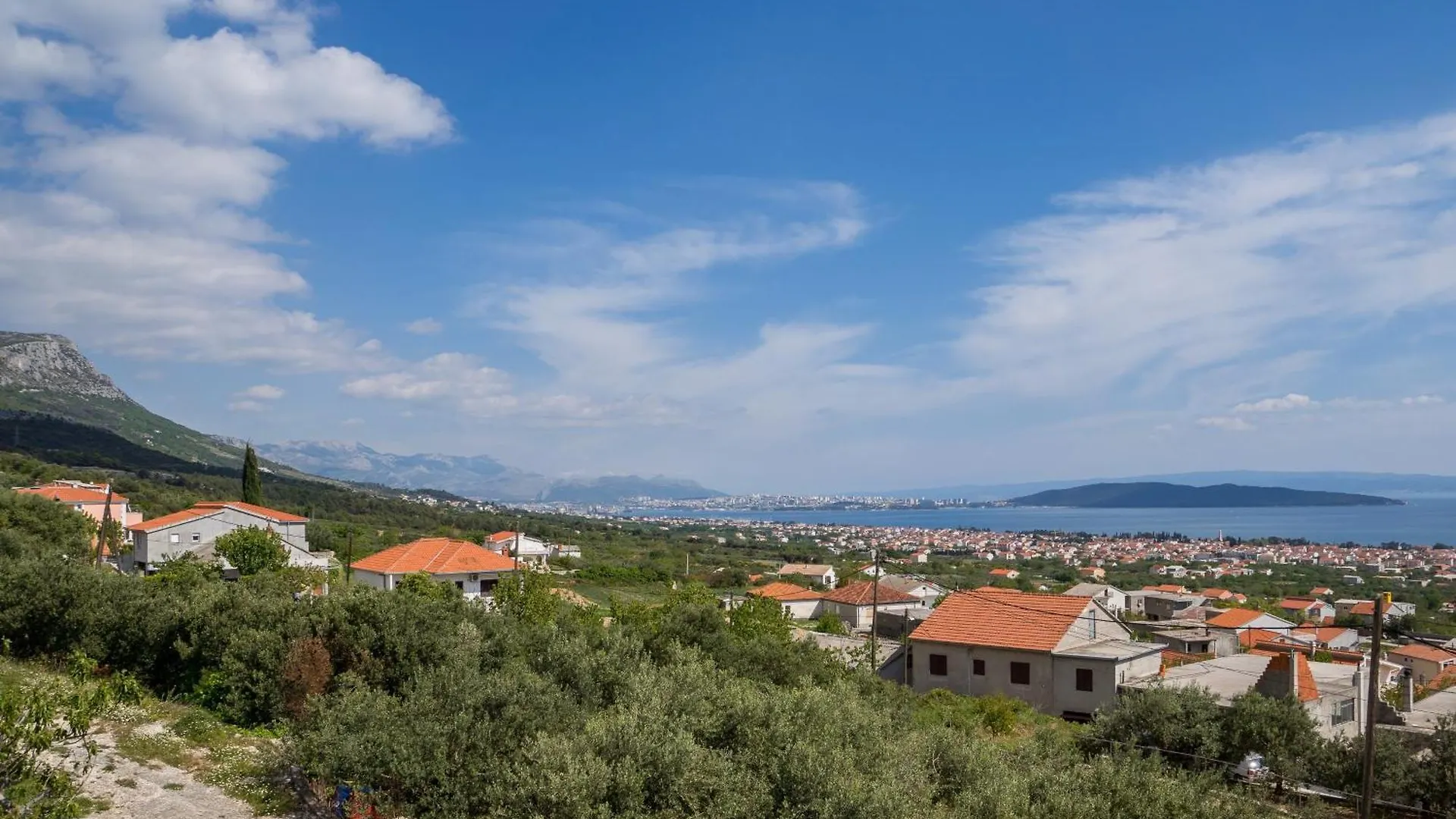 Apartments With A Parking Space Kastel Stari, Kastela - 19740